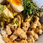 二坪食堂 - 「 魯肉飯 」やわらかいお肉やお揚げキャベツ、玉子、大葉、海苔も入って和風なとっても優しいお味。美味しかったです！