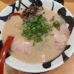 賀正軒 - 白賀正、デフォの神戸豚骨ラーメン