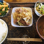珈琲 よしかわ - ご飯に味噌汁におかず3品=一汁三菜