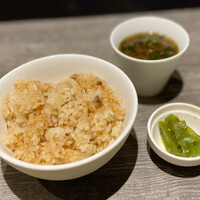 鉄板焼katakago - ガーリックライス、お漬物、味噌汁