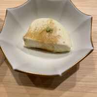 鮨結う翼 - 嶺岡豆腐　8代将軍吉宗公に海のない場所で献じられた豆腐、とうもろこしの甘味が強く、まるでデザートの様