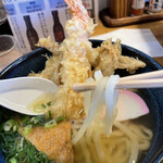 うどんが透き通ってツルツル、弾力もあるんです