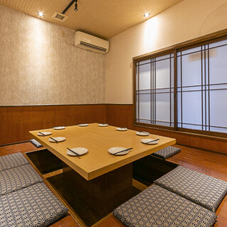 路地裏にある古民家を利用した古き良き店構えは、個室も完備◎