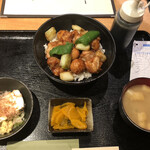 IZAKAYA　翔 - あべ鶏とつくね丼のランチ@850円