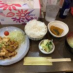 家庭料理居酒屋 よってって - 豚キムチ定食