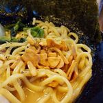 濃厚豚骨ラーメン 濱虎家 - 味変フライドガーリック