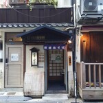 Kabuki soba - 一瞬高級店に思われる、初めての方は入りづらいかもしれない玄関。