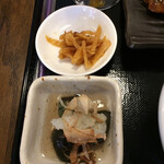 わ楽 - 小鉢〜茄子の煮浸し、生姜の漬物