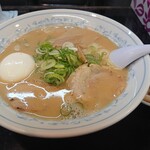 鴨町らーめん - ラーメンに、玉子