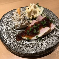 すき焼き 串カツ はるな 本町店 - 前菜3種（イブ美豚の自家製ローストポーク・和歌山県産しらす豆腐・ベーコン入り自家製ポテトサラダ）