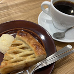イオンバル - 料理写真:アップルパイ(税別380円)をドリンクセットで(プラス税別100円)