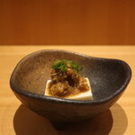 こころや - お通しの絹ごし豆腐の神楽南蛮味噌がけ