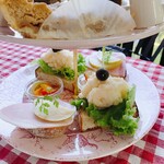 CHELSEA'S GARDEN CAFE