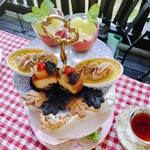 CHELSEA'S GARDEN CAFE