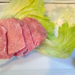 もつ焼 まるい - 黒タン刺し