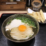 Honkakuha Hakata Udon Hasida Taikiti - 山かけうどん（冷）¥550、生たまご¥80、ごぼう天¥150、ネギ増し