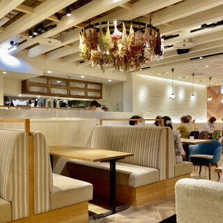 アフタヌーンティー・ラブアンドテーブル_2