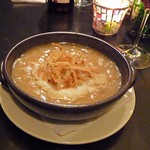 Smoke & Vegetable Bistro SARU - 熱々オニオン・グラタン