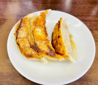 Takabashi Ramen - ハーフサイズセットの餃子、しっかりとした皮で餡の旨味も味わえる。