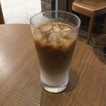 Sammaruku Kafe - ミルクは、カップの下半分の方に入っていました。
