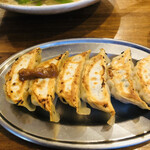 鶴亀八番 - みしょダレ餃子。神戸で食べましたが、
            食べ慣れた酢醤油とラー油に戻るの巻。