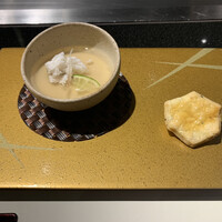 神戸牛 鉄板焼 リオ 大阪御堂筋店 - 鱧の茶碗蒸し、胡椒のクラッカーとクリームチーズ