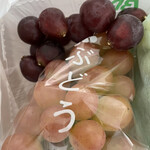 田島ぶどう園 - 料理写真:新種コトピー。もっと濃く色づくようです。