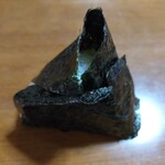 ミニストップ - 料理写真:手巻高菜鶏そぼろおにぎり、開封