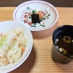 日本料理 鎌倉山倶楽部 - 混ぜご飯。赤だし・香の物