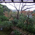 日本料理 鎌倉山倶楽部 - 2階の茶室より七里ヶ浜方面を見る