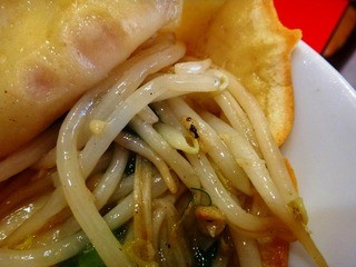 Daidoihanten - 中にはとろみの付いたモヤシの炒め物が。。