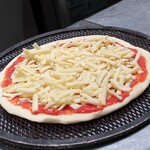 トリワイン ＰＩＫＯＳＨＨＨＵ - マルゲリータを準備中