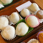 夢菓房たから - フルーツ大福一同① 切らないと何が何だか