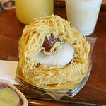 夢菓房たから - シャワーモンブラン大福の中には大福が！栗クリームと栗入り