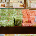 夢菓房たから - お遍路さんのお気に入り（宇治抹茶・いちご）