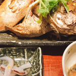 Kozakana Amochin - 鯛のあら煮3切れは贅沢
