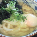 丸亀製麺 - 月見わかめうどん