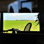 KKVEL - 店内：窓は額縁