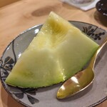 勢麟 - 56か月育成の採り立て木熟メロン。県外への出荷は無理だそう。これも間違いなく人生一。香りが凄い。ダブルでいだきました(*^^)v