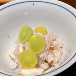 日本料理FUJI - どうまん蟹と新銀杏の飯蒸し。蟹の旨みを凝縮したようなドウマン蟹。かみしめるとムギュっと、野性的な感触です。