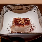 日本料理FUJI - 落花生豆腐、カカオニプをアクセントにして、熱々モチモチ、ナイススタートです！