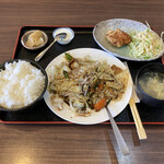 悦悦飯店 - 回鍋肉定食(680円)