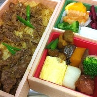 割烹 由多嘉 - 牛弁当