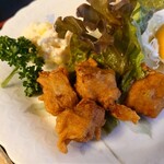 養老魚新 - 鮪の唐揚げとポテサラ、サラダ