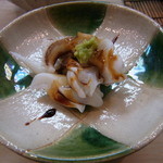 おかめ寿司 - お通し　烏賊ゲソ煮と山葵