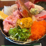 開国厨房なみなみ - 料理写真:新鮮もりもり海鮮丼 1408円。