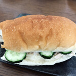 日東ベーカリー - ツナサンド。写真撮る前に、かぶりついてしまいました