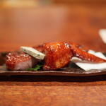 Nishibuchi Hanten - 焼豚+ブルーチーズ、海燕の巣入り手羽先