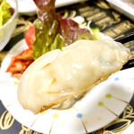 だいや厨房 - 大粒さぬきやみつき餃子（餃子リフト）