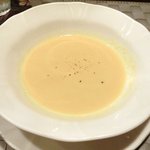 オーヴェロルージュ - 本日の一品セット 1000円 のコーンスープ